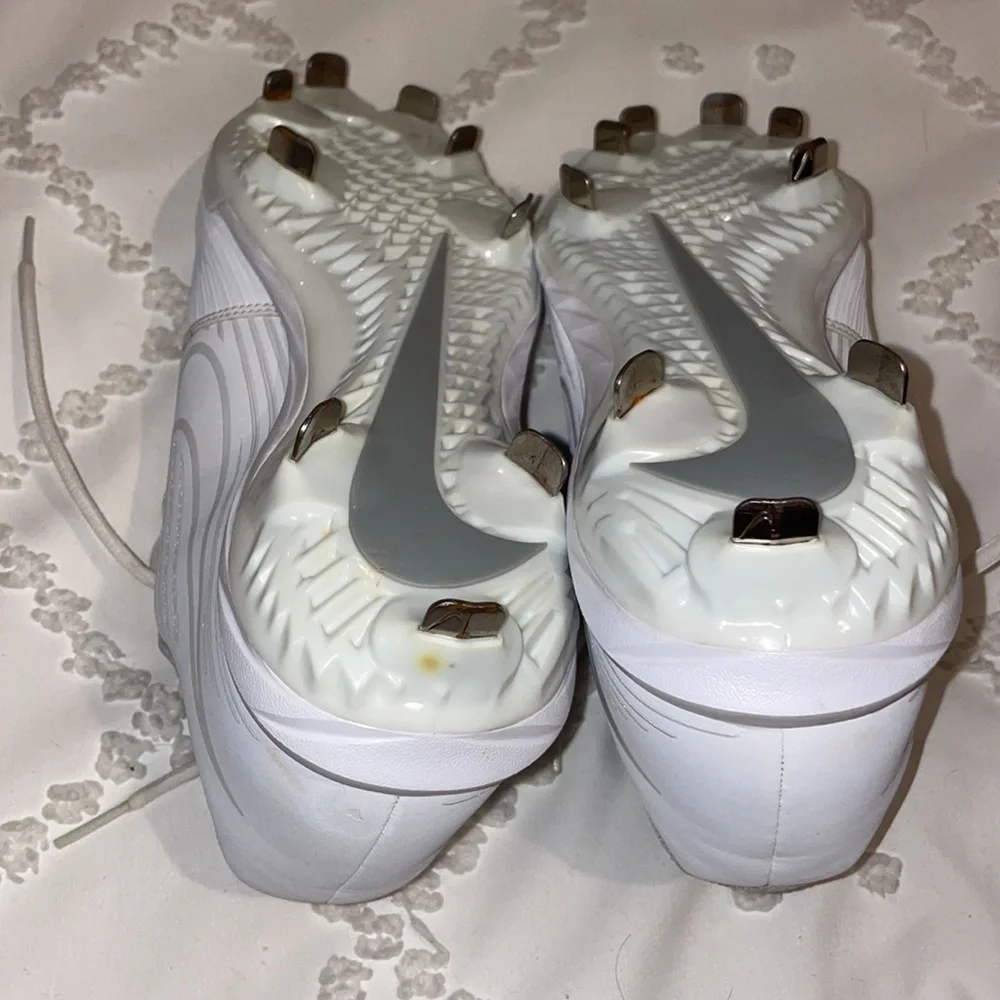 Nike Metal Cleats - Picture 5 of 11